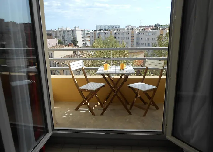 T1 Parking Et Wifi Proche Centre Et Station Tram